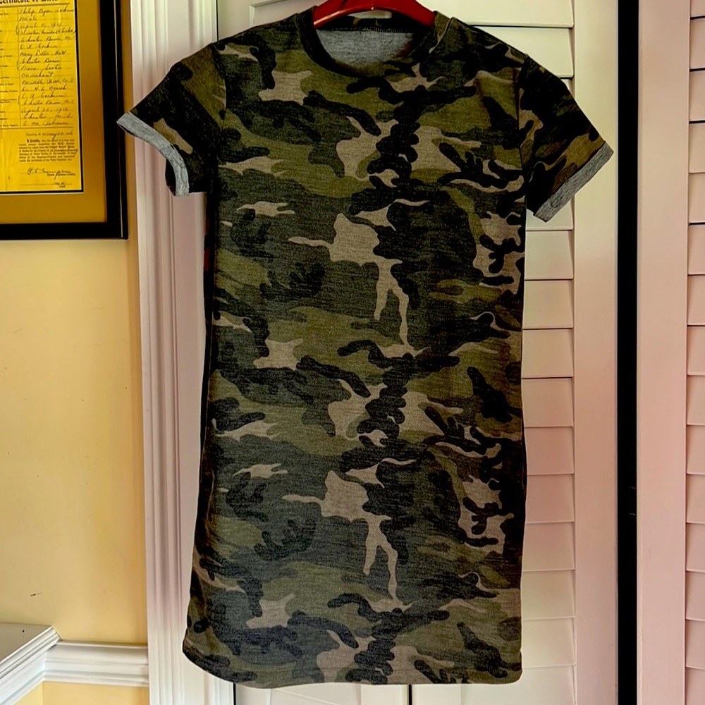 Francesca’s XXS Camo Dress with Pockets